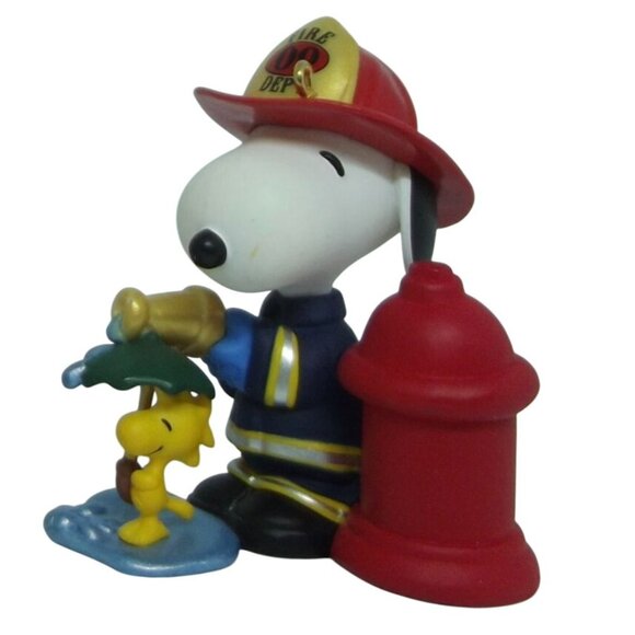 2009 Firefighter Snoopy Spotlight on Snoopy #12 Series Hallmark Ornament - Picture 2 of 9